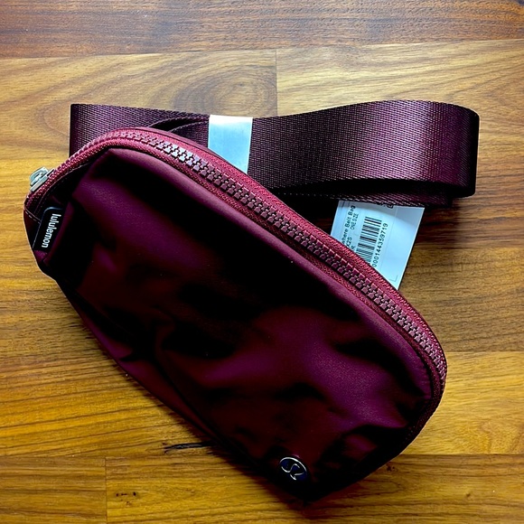 lululemon Everywhere Belt Bag Red Merlot - Picture 6 of 7